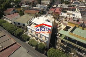 Palazzo / Stabile di 970 m² con più di 5 locali a 