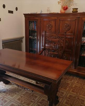 scrivania libreria sedie