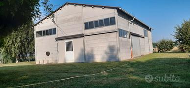 Capannone uso deposito