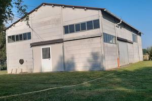 Capannone uso deposito