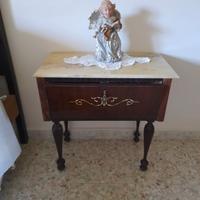 Comodino antico