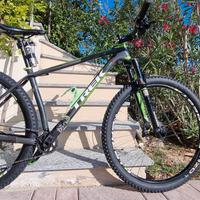 Trek superfly 9.8 in carbonio