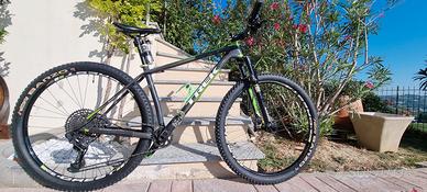 Trek superfly 9.8 in carbonio