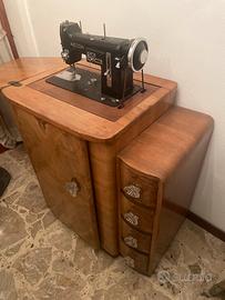 Macchina da cucire Necchi con mobiletto