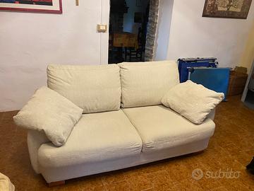 Coppia di divani gemelli