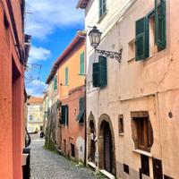 4 LOCALI A VALENTANO