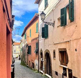 4 LOCALI A VALENTANO