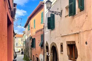 4 LOCALI A VALENTANO