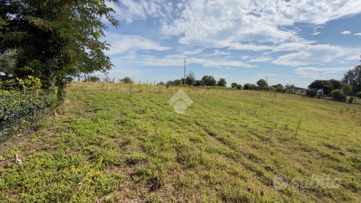 TER. AGRICOLO A CASTELNUOVO DI PORTO - Vista 3