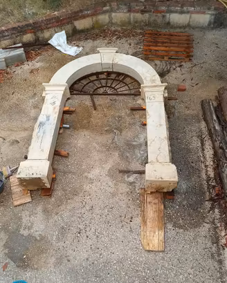 Arco in pietra