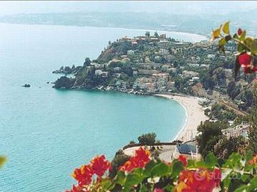 SOVERATO confinante MONTEPAONE LIDO - BAIA DI NAUS