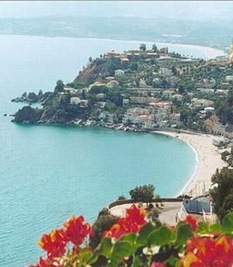 SOVERATO confinante MONTEPAONE LIDO - BAIA DI NAUS