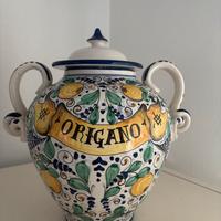 Barattolo in ceramica siciliana