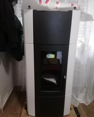 stufa a pellet idro nuova mai installata 