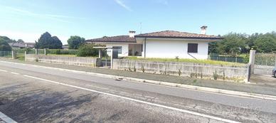 Villa indipendente tricamere con giardino