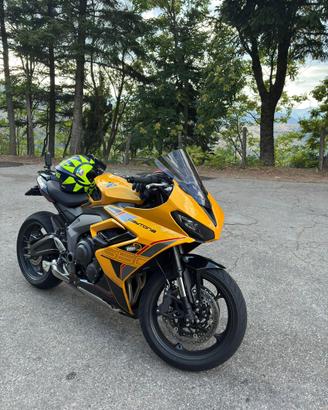 Triumph Daytona 660 Cosmic Yellow
