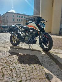 Moto KTM 390 duke
