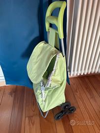 Carrello portaspesa per scale con tre ruote