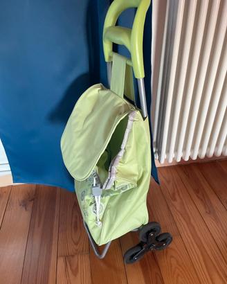 Carrello portaspesa per scale con tre ruote
