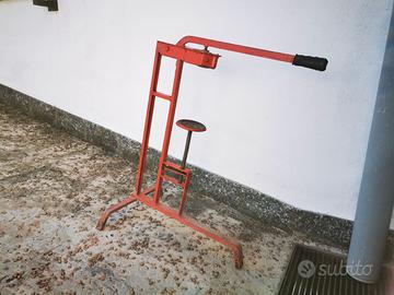 Tappatrice manuale a colonna