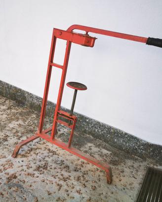 Tappatrice manuale a colonna