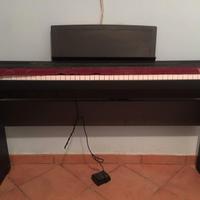 Yamaha P45 pianoforte digitale con supporto