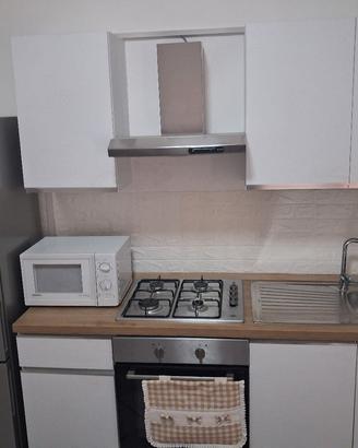 cucina con frigo