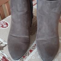 stivaletti scamosciati