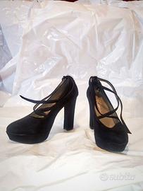 Eleganti scarpe scamosciate con cinturini