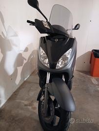 Yamaha xmax 250