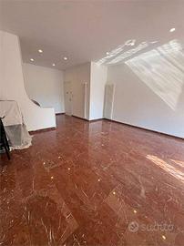 Appartamento di 180 m² con più di 5 locali e box a