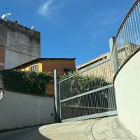 Posto auto coperto con cancello automatico