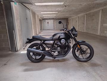 moto guzzi v7 stone