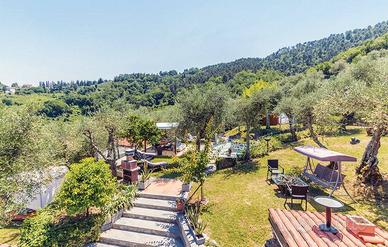 Rustico / Casale di 180 m² con più di 5 locali a C