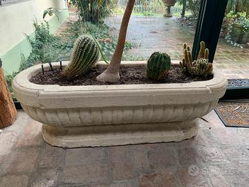 Fioriera in pietra lavorata