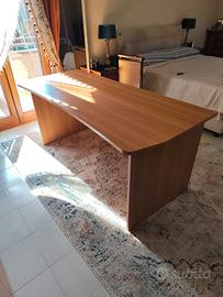 Scrivania in legno
