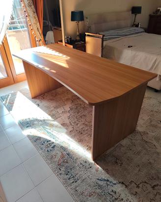Scrivania in legno