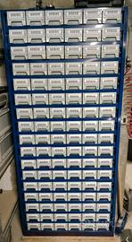 Scaffalatura portaminuteria con cassetti