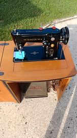 Macchina da cucire Singer con mobile 