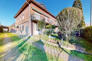 Abitazione plurifamiliare con capannone e garage d