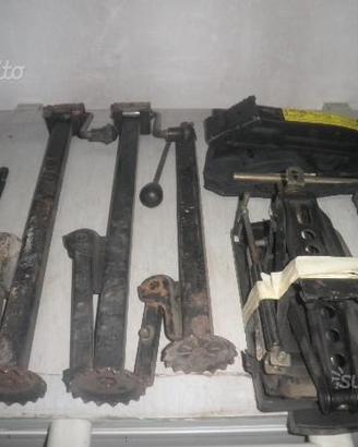 Stock cinque crick per auto