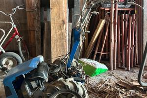 Motocoltivatore con rimorchio e barra falciate