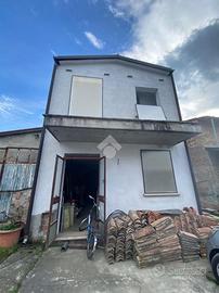 CASA SEMINDIPENDENTE A MEZZANI
