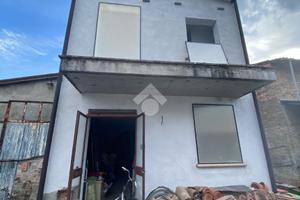 CASA SEMINDIPENDENTE A MEZZANI