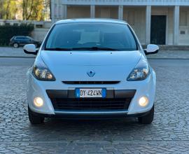 Clio 1.2 benzina 75cv. 150,000 km 2009