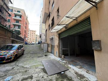 MAGAZZINO A GENOVA