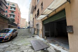 MAGAZZINO A GENOVA