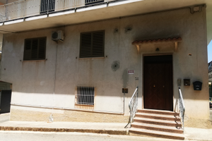 Vendita appartamento con giardino e garage