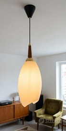 Lampadario in vetro e legno color ciliegio