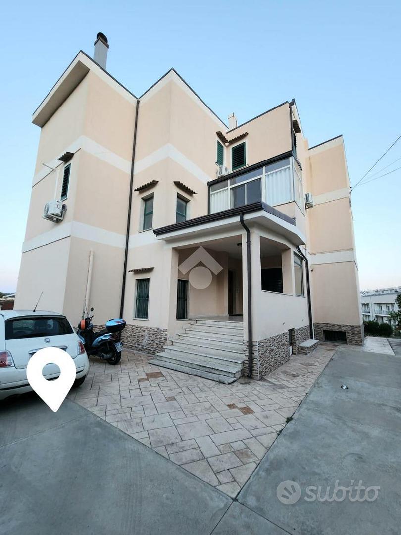 4 LOCALI A CATANZARO - Vista 2